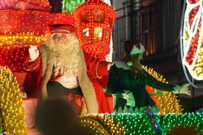La tradicional 'Cabalgaza' de Papá Noel recorre las calles del centro de Valladolid