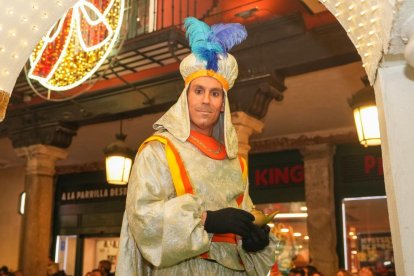 La tradicional 'Cabalgaza' de Papá Noel recorre las calles del centro de Valladolid