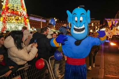 La tradicional 'Cabalgaza' de Papá Noel recorre las calles del centro de Valladolid