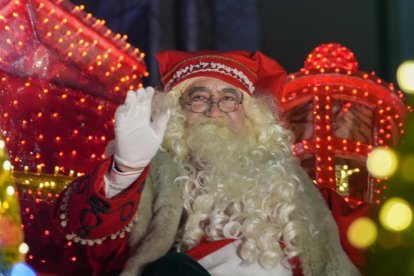 La tradicional 'Cabalgaza' de Papá Noel recorre las calles del centro de Valladolid