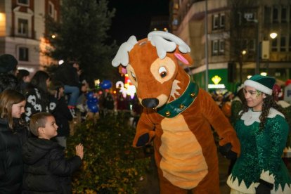 La tradicional 'Cabalgaza' de Papá Noel recorre las calles del centro de Valladolid