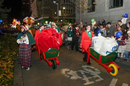 La tradicional 'Cabalgaza' de Papá Noel recorre las calles del centro de Valladolid