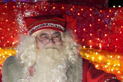 La tradicional 'Cabalgaza' de Papá Noel recorre las calles del centro de Valladolid