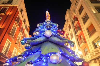 La tradicional 'Cabalgaza' de Papá Noel recorre las calles del centro de Valladolid