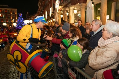 La tradicional 'Cabalgaza' de Papá Noel recorre las calles del centro de Valladolid