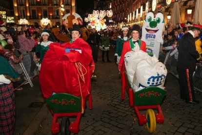 La tradicional 'Cabalgaza' de Papá Noel recorre las calles del centro de Valladolid
