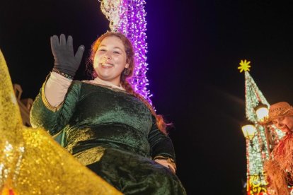 La tradicional 'Cabalgaza' de Papá Noel recorre las calles del centro de Valladolid