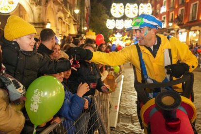 La tradicional 'Cabalgaza' de Papá Noel recorre las calles del centro de Valladolid