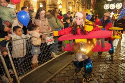 La tradicional 'Cabalgaza' de Papá Noel recorre las calles del centro de Valladolid