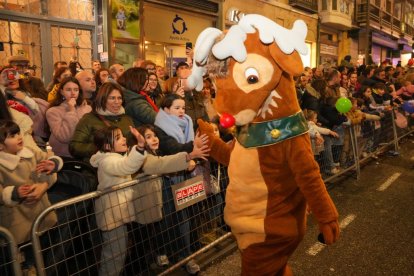 La tradicional 'Cabalgaza' de Papá Noel recorre las calles del centro de Valladolid