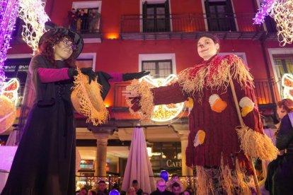 La tradicional 'Cabalgaza' de Papá Noel recorre las calles del centro de Valladolid
