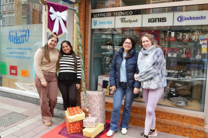 Nicole, Melanye, Claudia y Sonia, equipo de la empresa de reparación de electrodomésticos Avelectro, en el número 19.