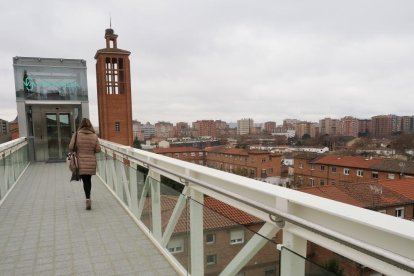 Valladolid estrena ascensor en el barrio Girón.