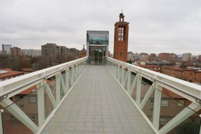 Valladolid estrena ascensor en el barrio Girón.