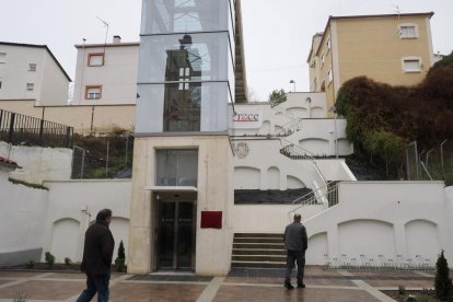 Valladolid estrena ascensor en el barrio Girón.