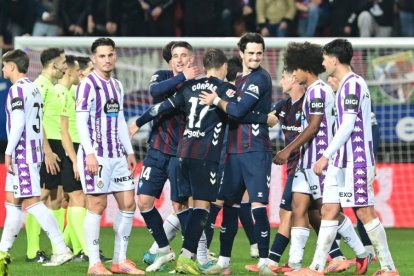 El Eibar celebra el 3-0 ante el Real Valladolid.