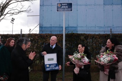 Inauguración del Paseo de la mano de Jesús Julio Carnero y familiares del cantautor