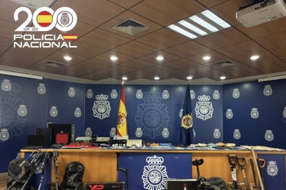 Objetos del grupo criminal intervenidos por la Policía Nacional