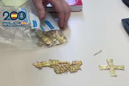 Recuperan en León una corona visigoda, monedas de plata, áureos de época moderna y otros objetos arqueológicos