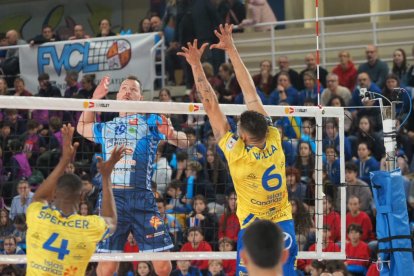 Supercopa de Voleibol en Pisuerga entre Soria y Guaguas.