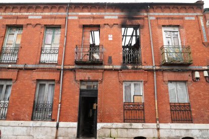 Casa 'okupa' en la calle Estrella tras el incendio