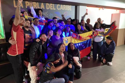 La comunidad venezolana de León recibe con alegría las noticias de Venezuela