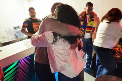 La comunidad venezolana de León recibe con alegría las noticias de Venezuela