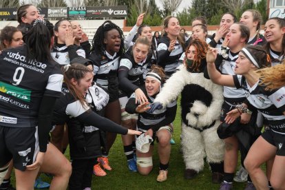 Colina Clínic El Salvador celebra el cuatro de cuatro.