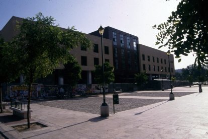 Centro Cívico Zona Sur recién inaugurado en el año 1994