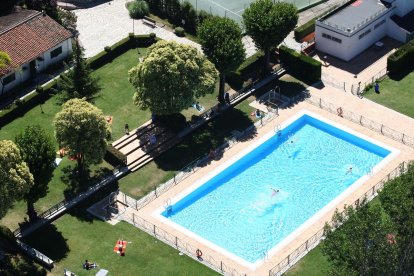 Imagen aérea de edificios de viviendas en la Plaza Juan de Austria, el Paseo Zorrilla y parte de la plaza de toros en 2008
