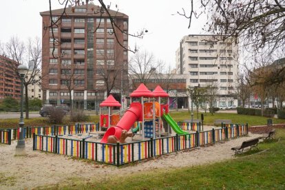 Zona infantil en el parque Juan de Austria