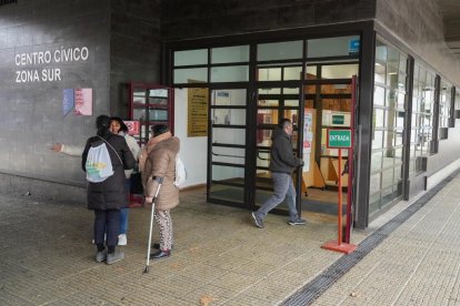 Centro Cívico Zona Sur en la plaza Juan de Austria