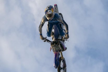 Exhibición en Mojados de stunt y saltos en Pingüinos 2026