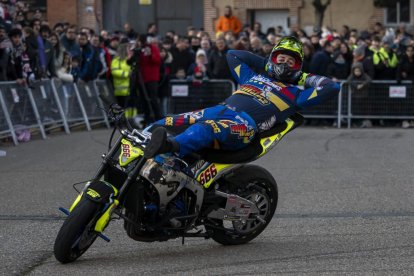 Exhibición en Mojados de stunt y saltos en Pingüinos 2026