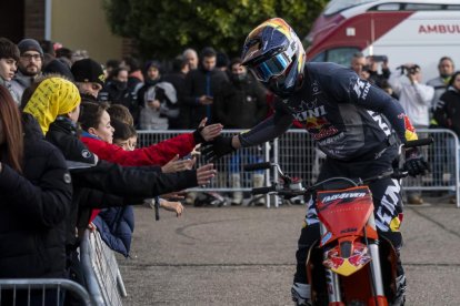 Exhibición en Mojados de stunt y saltos en Pingüinos 2026