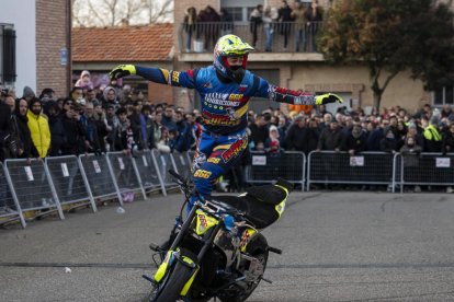 Exhibición en Mojados de stunt y saltos en Pingüinos 2026