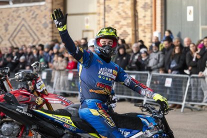 Exhibición en Mojados de stunt y saltos en Pingüinos 2026