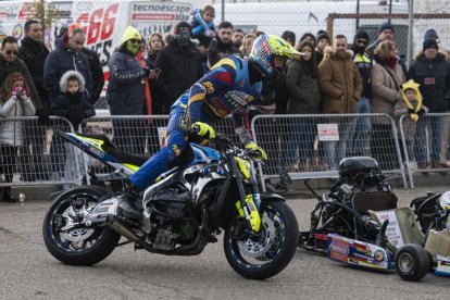 Exhibición en Mojados de stunt y saltos en Pingüinos 2026