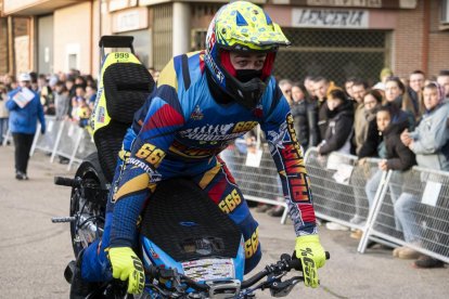 Exhibición en Mojados de stunt y saltos en Pingüinos 2026