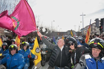 El alcalde de Valladolid, Jesús Julio Carnero, durante el desfile