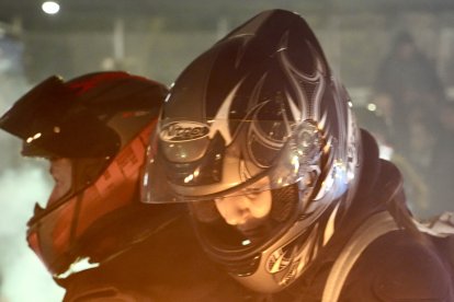 Desfile de antorchas para rendir homenaje a los motoristas fallecidos en el último año