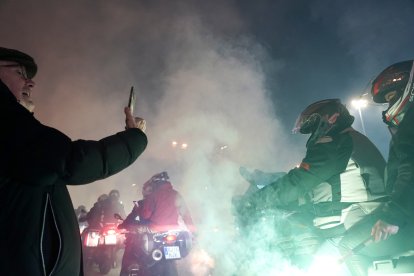 Desfile de antorchas para rendir homenaje a los motoristas fallecidos en el último año