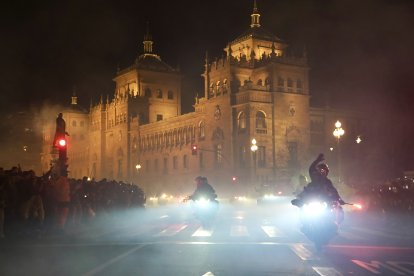 Desfile de antorchas para rendir homenaje a los motoristas fallecidos en el último año