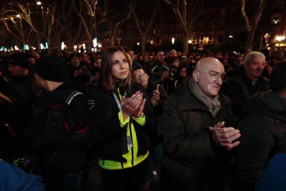 El alcalde de Valladolid, Jesús Julio Carnero, y la concejala Blanca Jiménez en el homenaje a los motoristas fallecidos