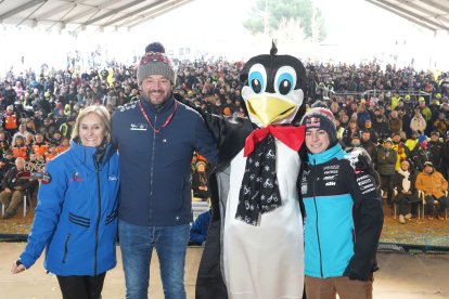 El piloto David Alonso y el responsable comercial de Estrella Galicia Castilla y León Alfonso Prego, Pingüinos de Oro 2026