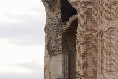 Desplome del ábside de Muriel de Zapardiel (Valladolid)