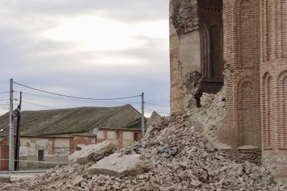 Desplome del ábside de Muriel de Zapardiel (Valladolid)
