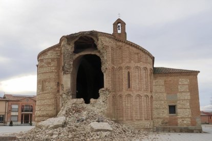 Desplome del ábside de Muriel de Zapardiel (Valladolid)