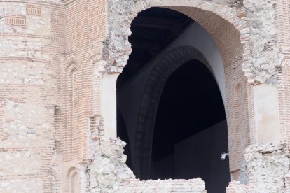 Desplome del ábside de Muriel de Zapardiel (Valladolid)
