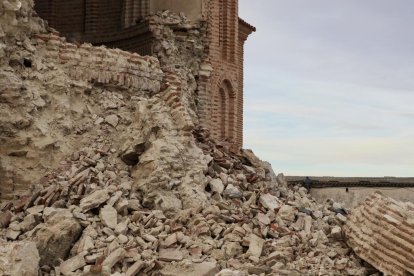 Desplome del ábside de Muriel de Zapardiel (Valladolid)